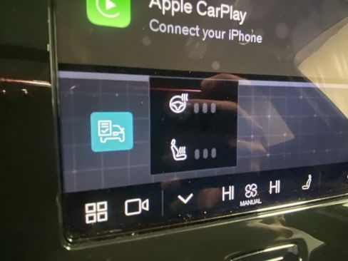 Used 2025 Volvo XC40 B5 Plus image 25