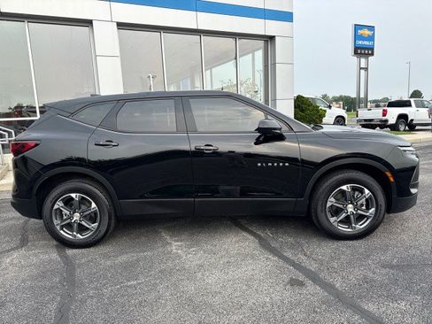 Used 2025 Chevrolet Blazer LT w/ Driver Confidence Package FWD image 2