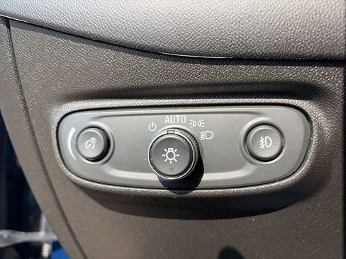 Used 2021 Chevrolet Equinox LT FWD image 11