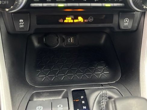 Used 2025 Toyota RAV4 XLE AWD/4WD image 31