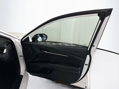 Used 2025 Toyota Camry LE image 29