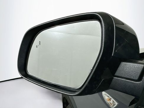 Used 2025 Hyundai Venue SEL image 16