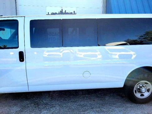 Used 2017 Chevrolet Express 3500 LT w/ LT Preferred Equipment Group image 10