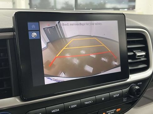 Used 2025 Hyundai Venue SEL FWD image 33