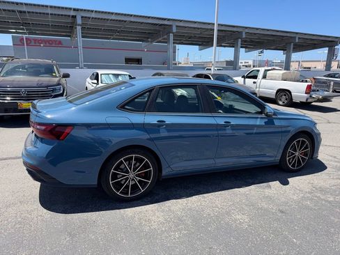 Used 2025 Volkswagen Jetta GLI Autobahn FWD image 3