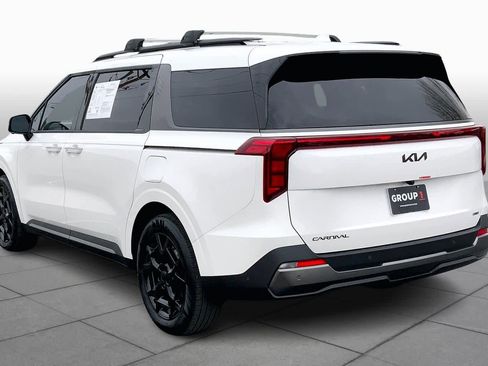 Used 2026 Kia Carnival SX w/ SX Dark Edition Package image 11