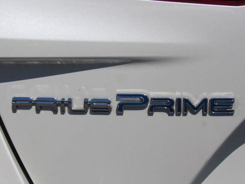 Certified 2019 Toyota Prius Prime Advanced w/ Carpet Mat Package FWD image 8