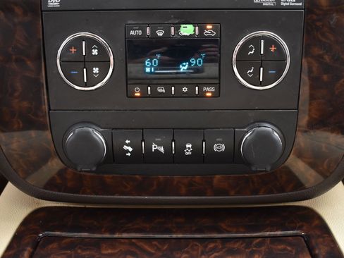 Used 2014 GMC Sierra 2500 Denali w/ Suspension Package, Off-Road image 34