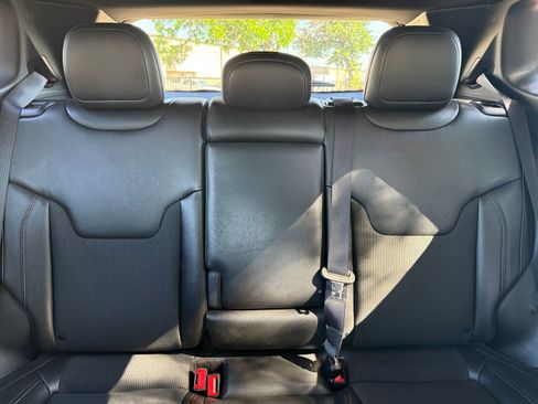 Used 2025 Jeep Compass Trailhawk AWD/4WD image 38