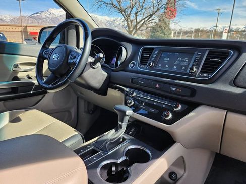 Used 2019 Kia Sedona EX image 19
