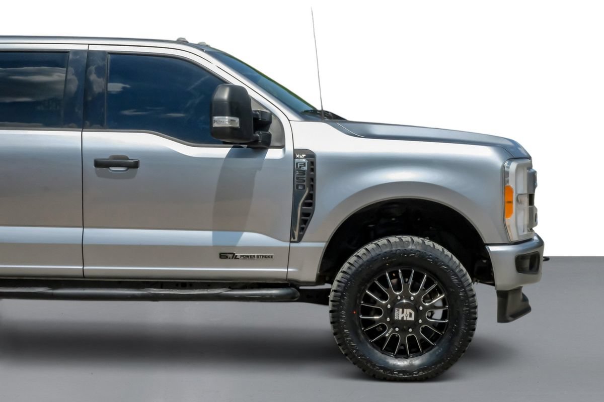 Used 2023 Ford F350 XLT AWD/4WD image 7