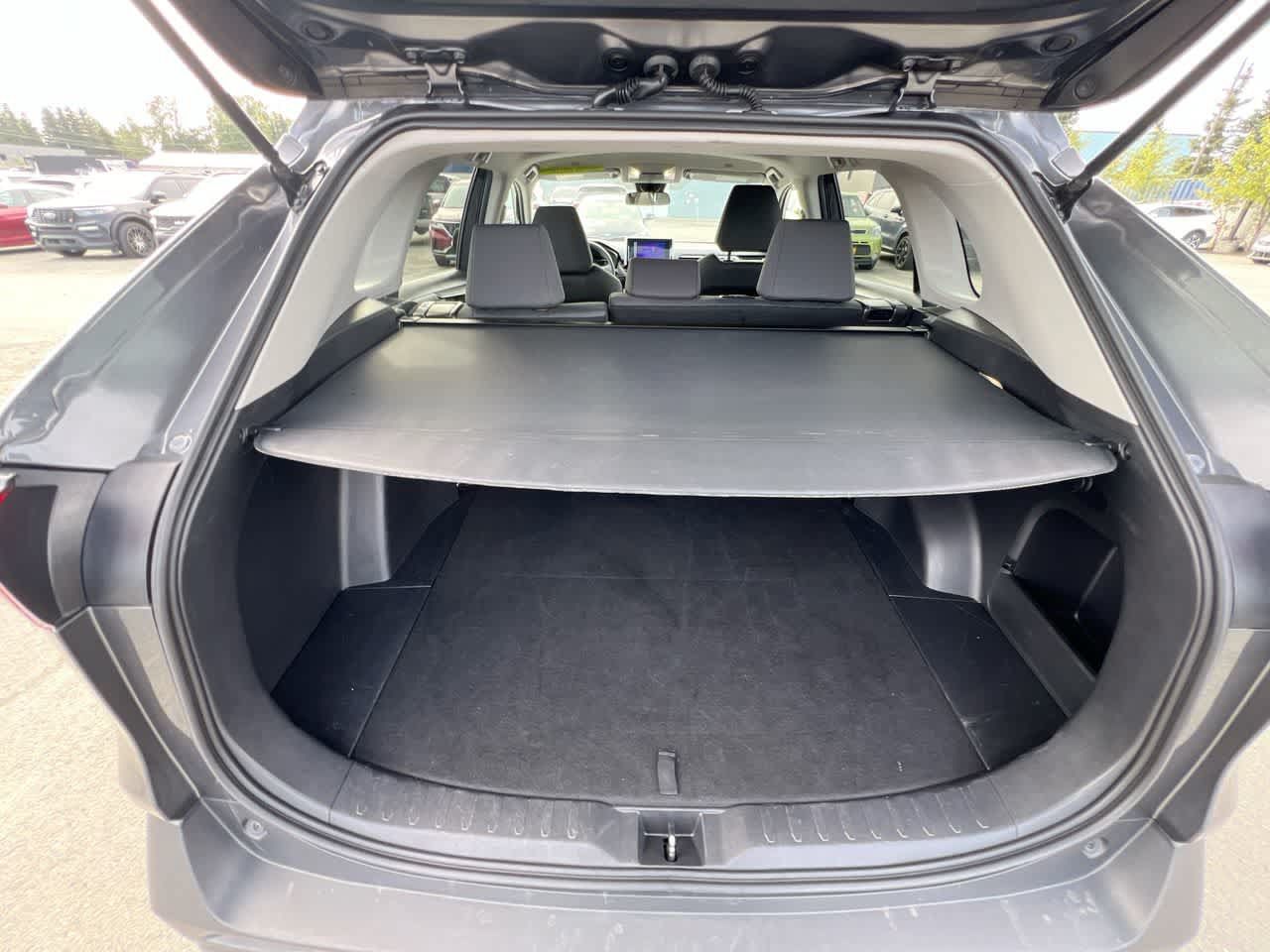 Used 2025 Toyota RAV4 XLE AWD/4WD image 25