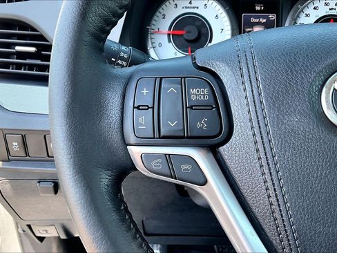 Used 2016 Toyota Sienna SE w/ SE Preferred Package FWD image 21