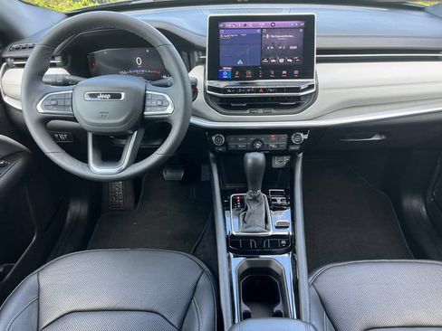 Used 2025 Jeep Compass Limited w/ Elite Group AWD/4WD image 3