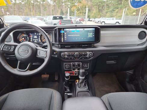 Used 2024 Jeep Gladiator Willys image 11