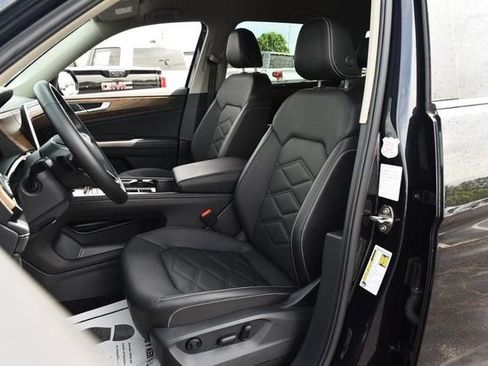 Used 2025 Volkswagen Atlas SE image 19