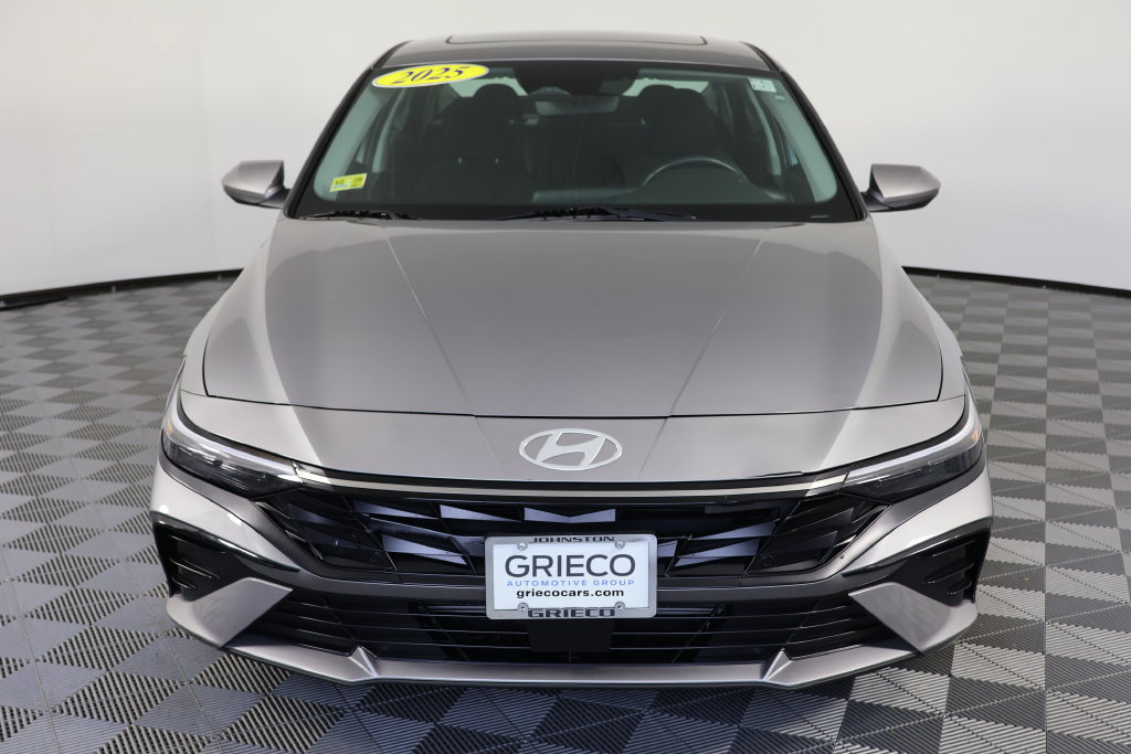 Used 2025 Hyundai Elantra SEL FWD image 3