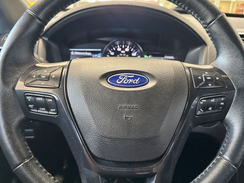 Used 2017 Ford Explorer XLT w/ Equipment Group 202A AWD/4WD image 26