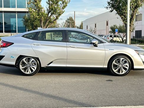 Certified 2021 Honda Clarity Plug-In Hybrid image 3