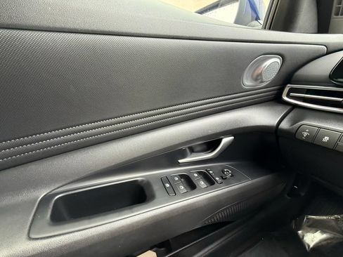 Used 2024 Hyundai Elantra Limited FWD image 18