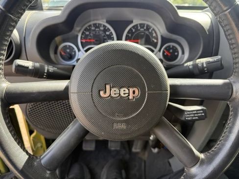Used 2010 Jeep Wrangler Unlimited Rubicon AWD/4WD image 26