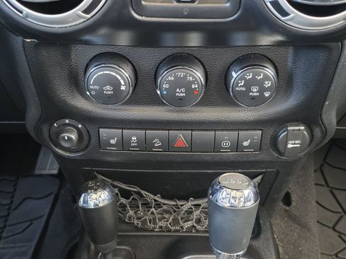 Used 2011 Jeep Wrangler Unlimited 70th Anniversary w/ Connectivity Group AWD/4WD image 14