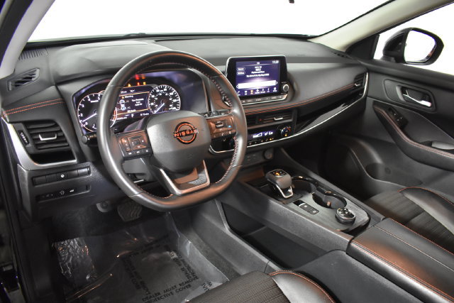 Certified 2025 Nissan Rogue SV AWD/4WD image 13