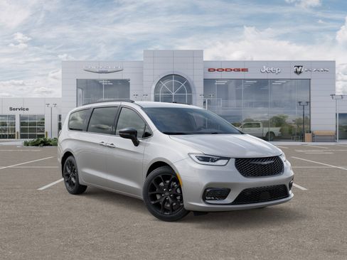 New 2026 Chrysler Pacifica Select image 6