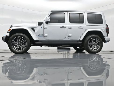 Used 2022 Jeep Wrangler Unlimited Sahara image 56