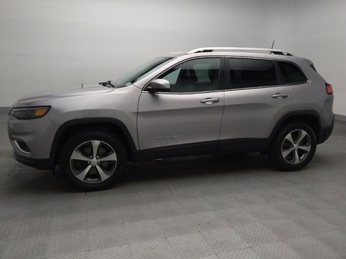 Used 2019 Jeep Cherokee Limited AWD/4WD image 2