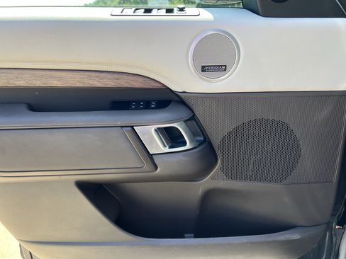 Used 2019 Land Rover Discovery HSE AWD/4WD image 14