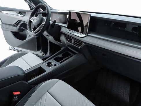 New 2026 Volkswagen Tiguan SE R-Line image 33