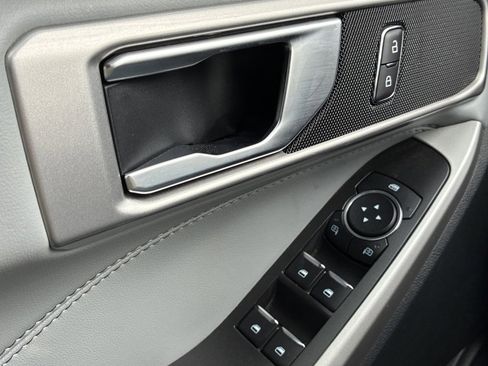 Used 2023 Ford Explorer XLT w/ Equipment Group 202A image 12