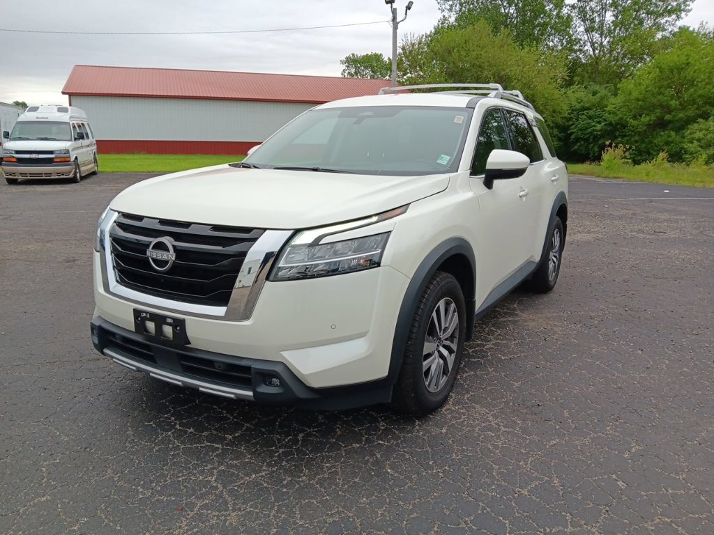 Used 2023 Nissan Pathfinder SL AWD/4WD image 11