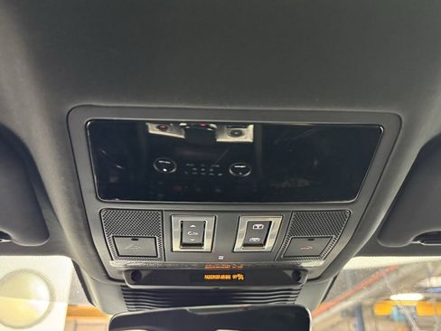 Used 2025 Jaguar F-PACE R-Dynamic S image 21