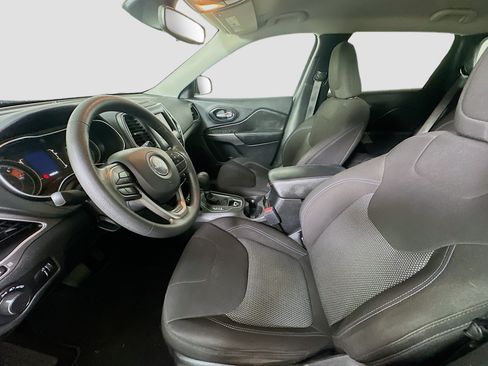 Used 2021 Jeep Cherokee Latitude FWD image 13