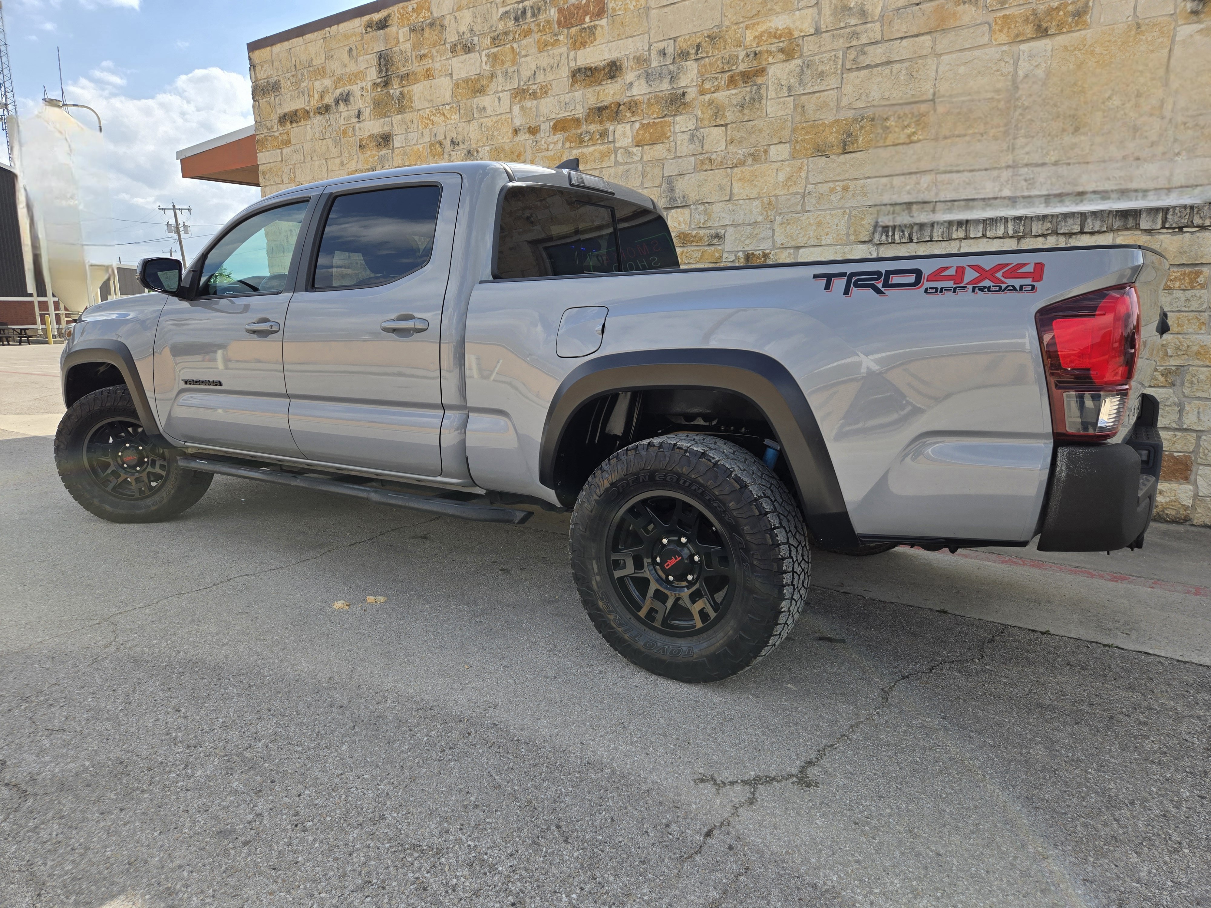 Used 2019 Toyota Tacoma TRD Off-Road AWD/4WD image 3