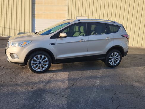 Used 2017 Ford Escape Titanium image 4