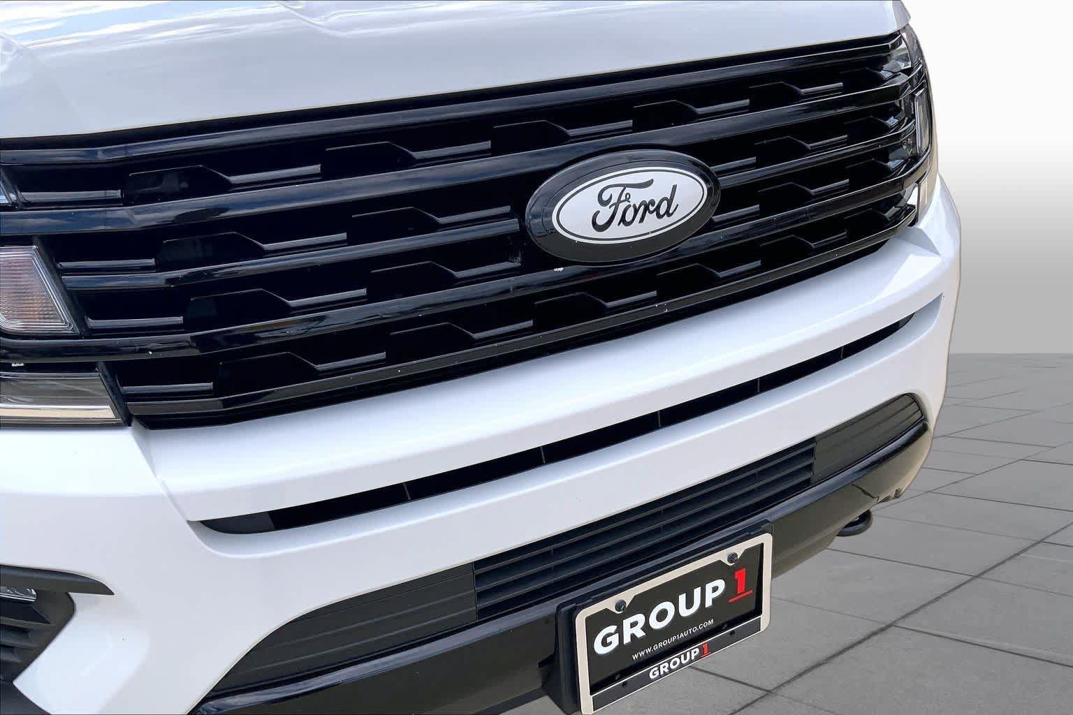 Used 2019 Ford Expedition XLT w/ Equipment Group 202A AWD/4WD image 30