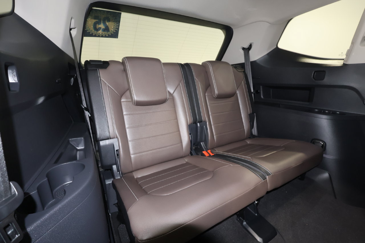 Used 2025 Volkswagen Atlas SEL AWD/4WD image 25