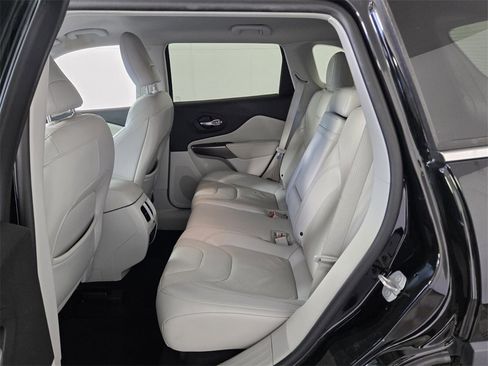 Used 2019 Jeep Cherokee Limited image 8