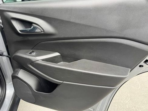 Certified 2025 Chevrolet Trax LS FWD image 10