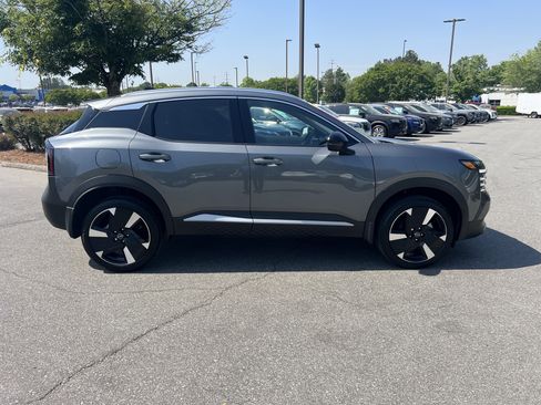 Used 2026 Nissan Kicks SR FWD image 4