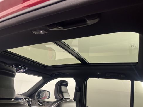 Used 2023 Jeep Grand Cherokee Overland w/ Advanced Protech Group III image 17