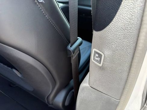 Used 2025 Chrysler Pacifica Select FWD image 27