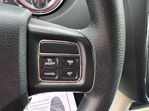 Used 2019 Dodge Grand Caravan SE w/ UConnect Hands-Free Group FWD image 15