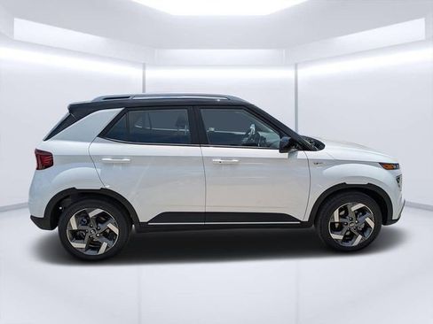 New 2025 Hyundai Venue Limited FWD image 2