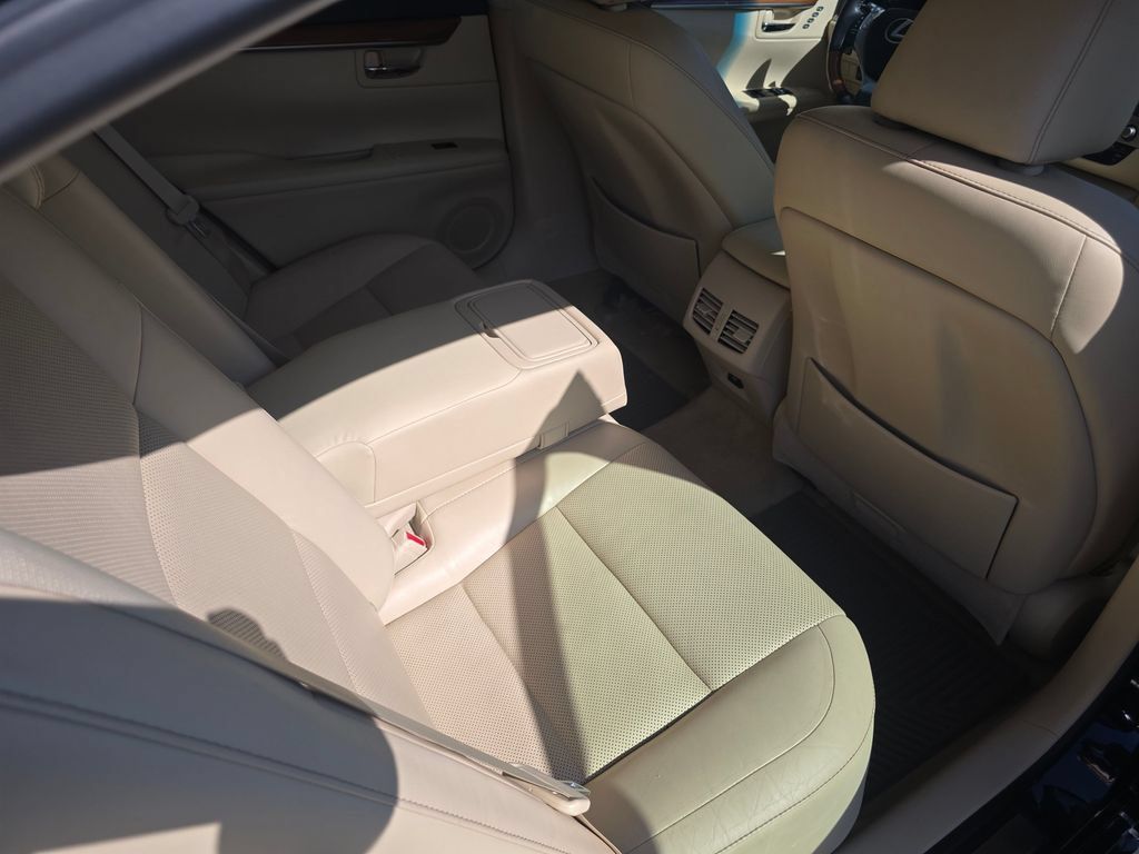 Used 2015 Lexus ES 300h w/ Navigation System Package FWD image 13