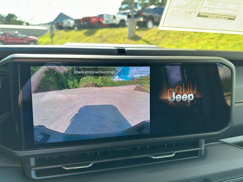 New 2025 Jeep Gladiator Sport image 16