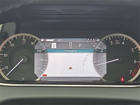 Used 2023 Land Rover Range Rover Evoque R-Dynamic SE image 19